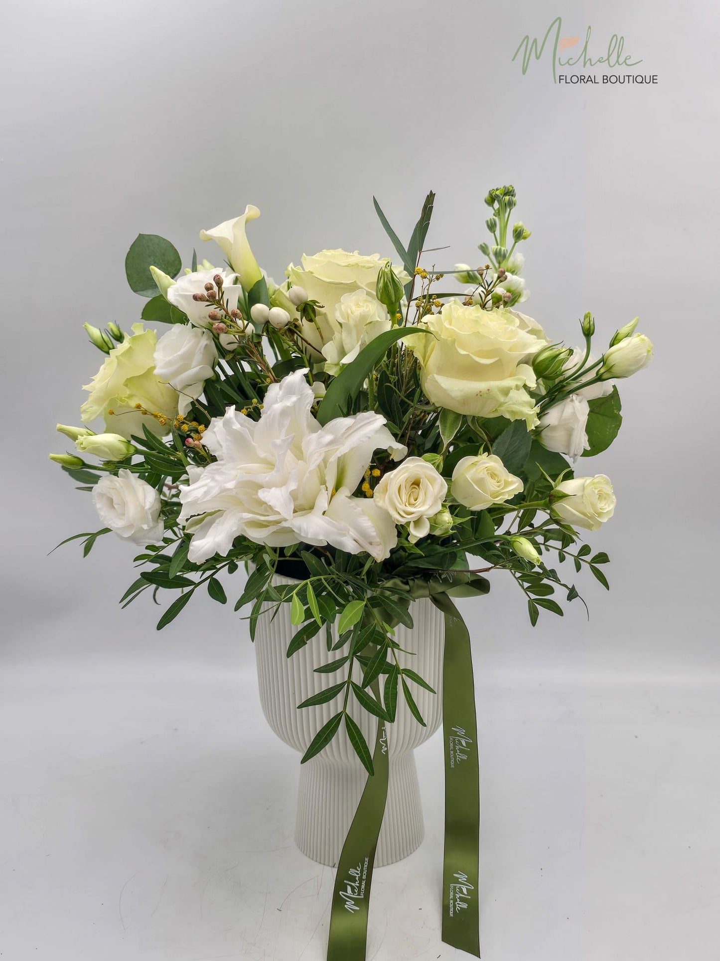 Aranjament delicat alb