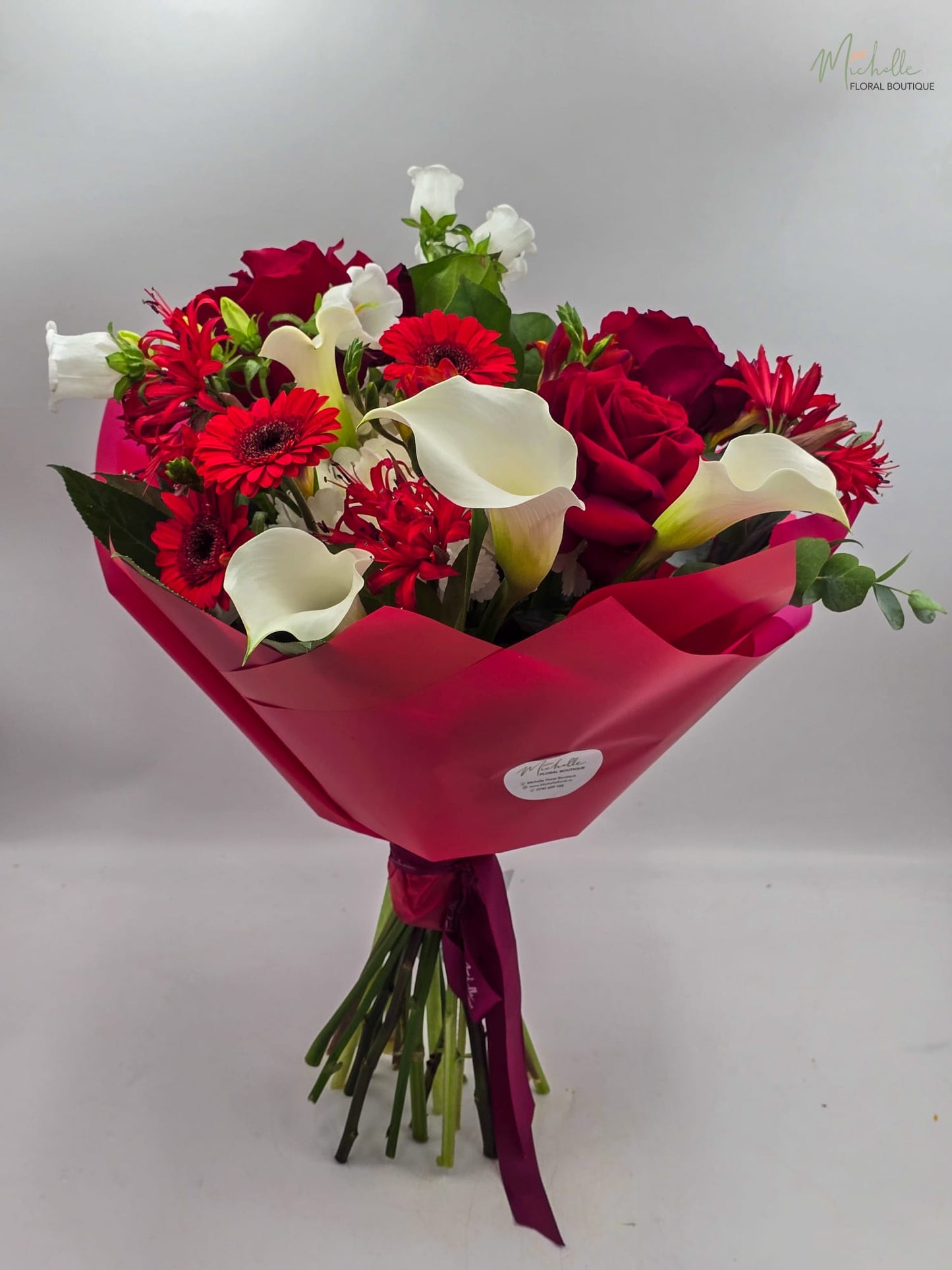 Buchet elegant in rosu si alb