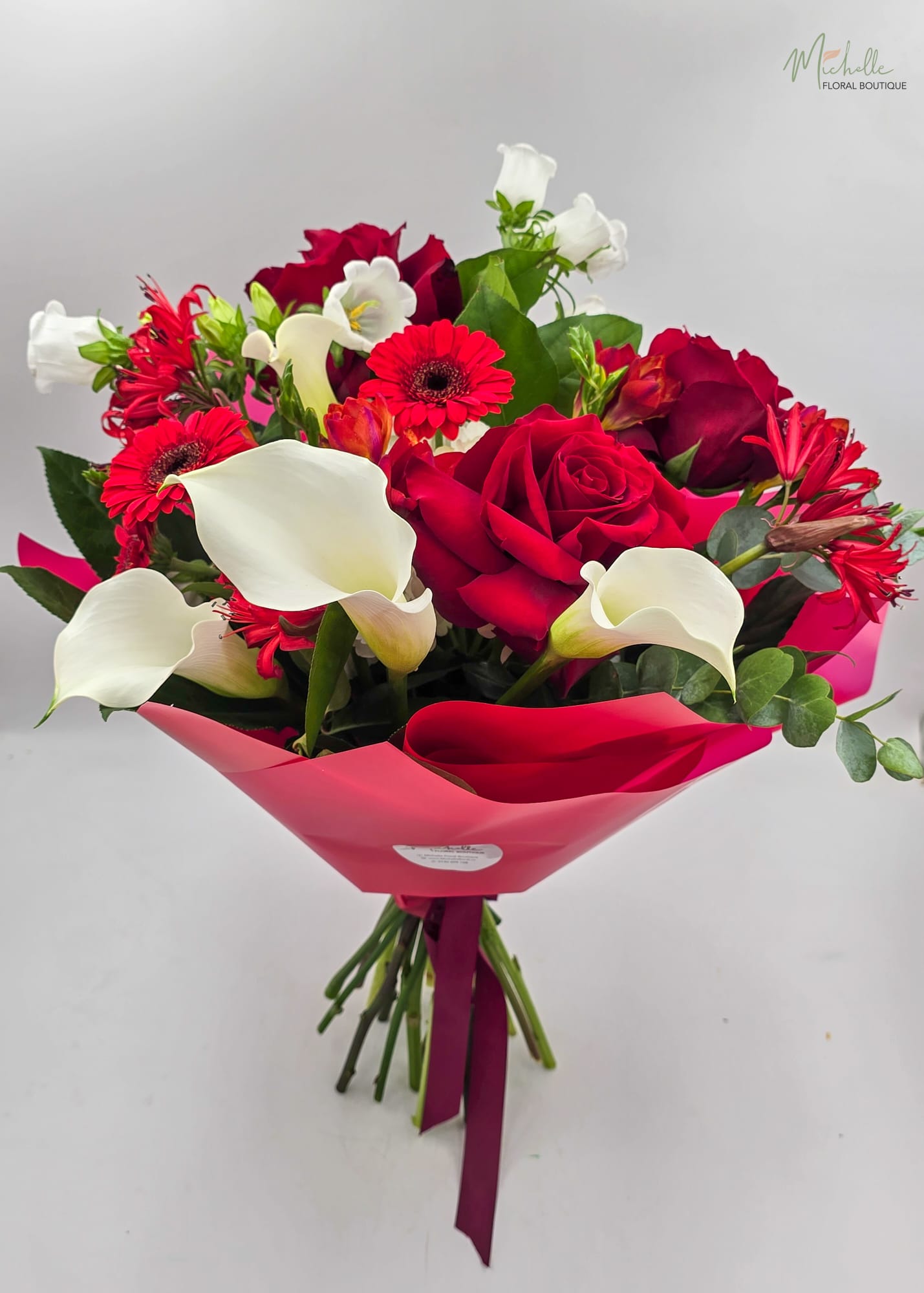 Buchet elegant in rosu si alb