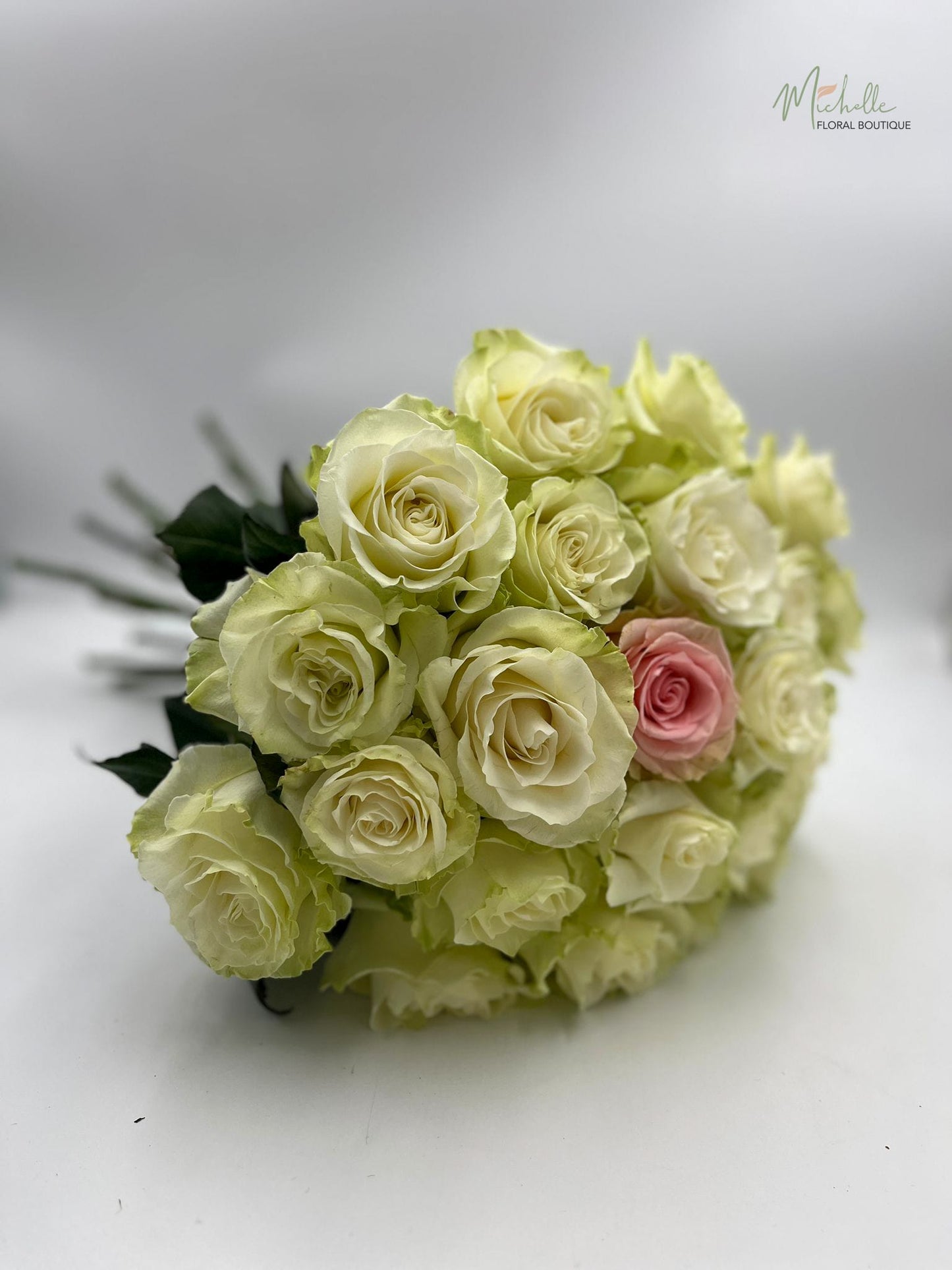 Buchet trandafiri albi