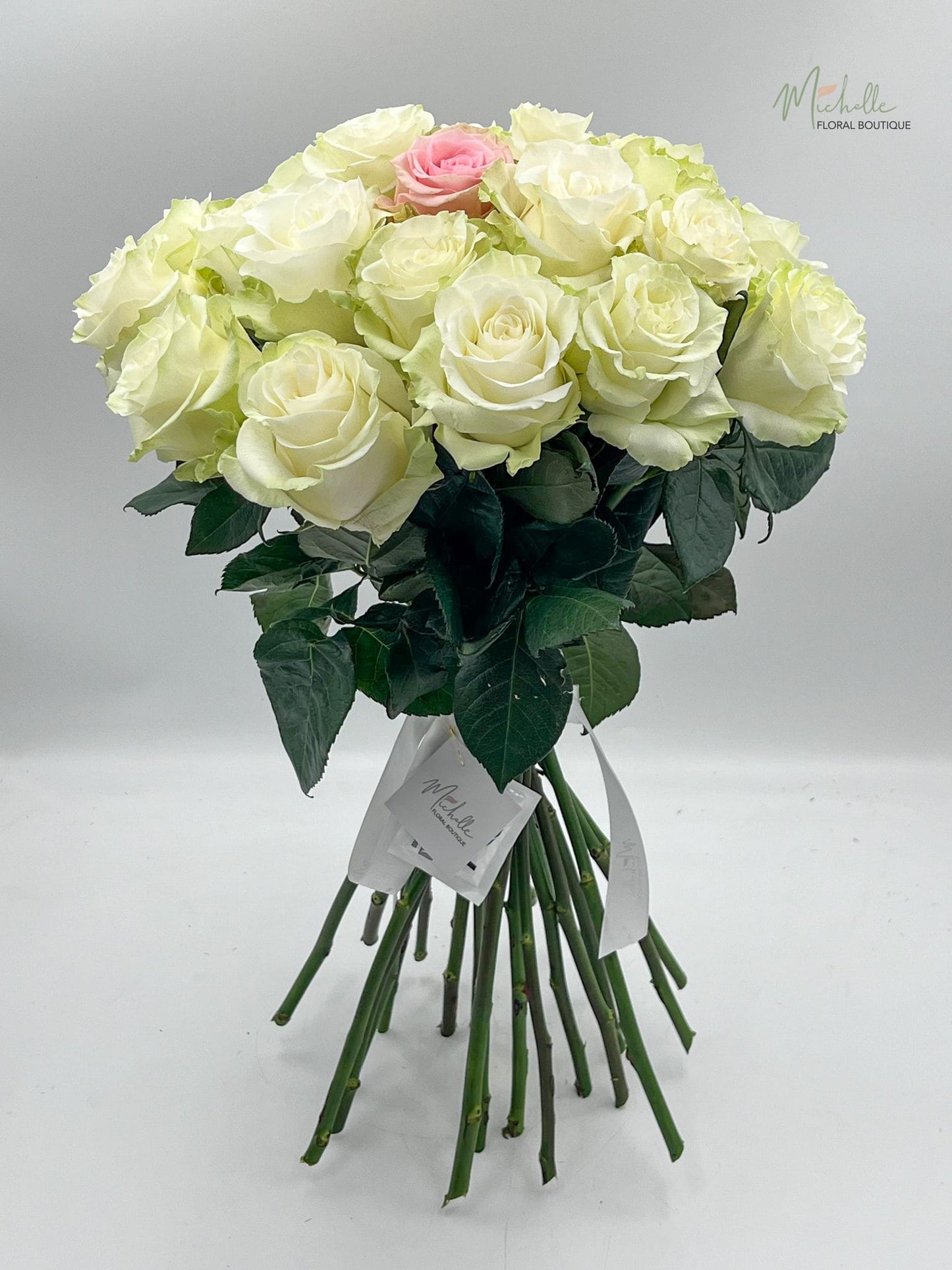 Buchet trandafiri albi