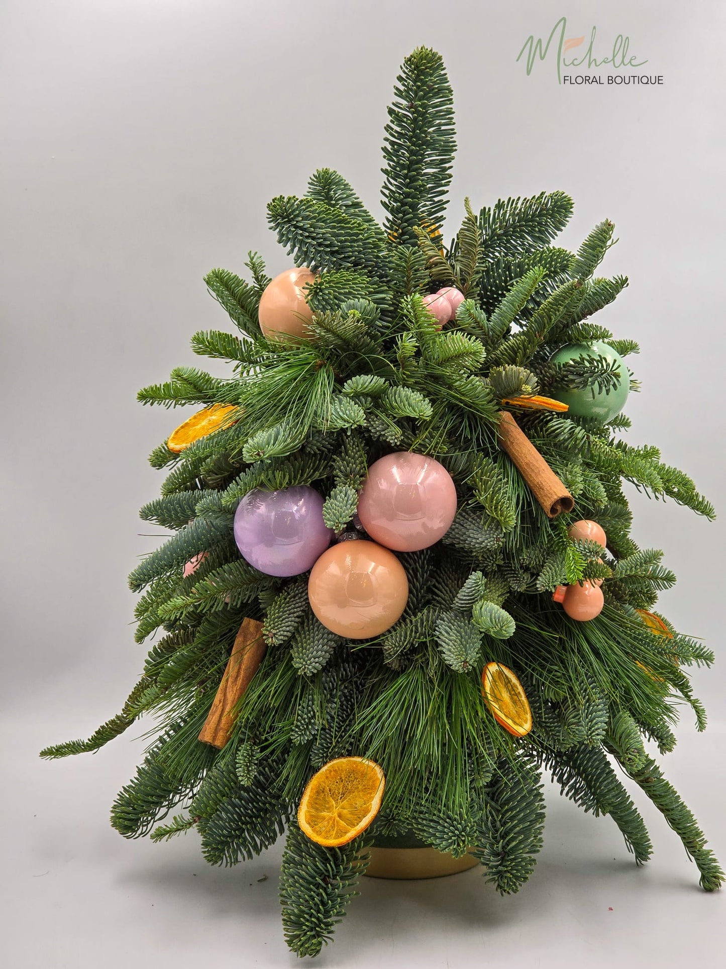 Bradut din globuri candy