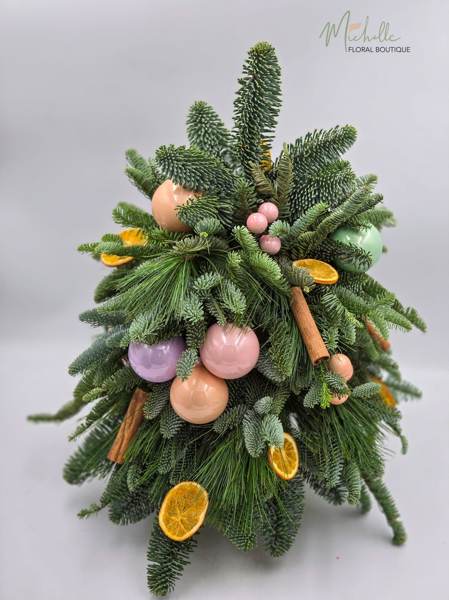 Bradut din globuri candy