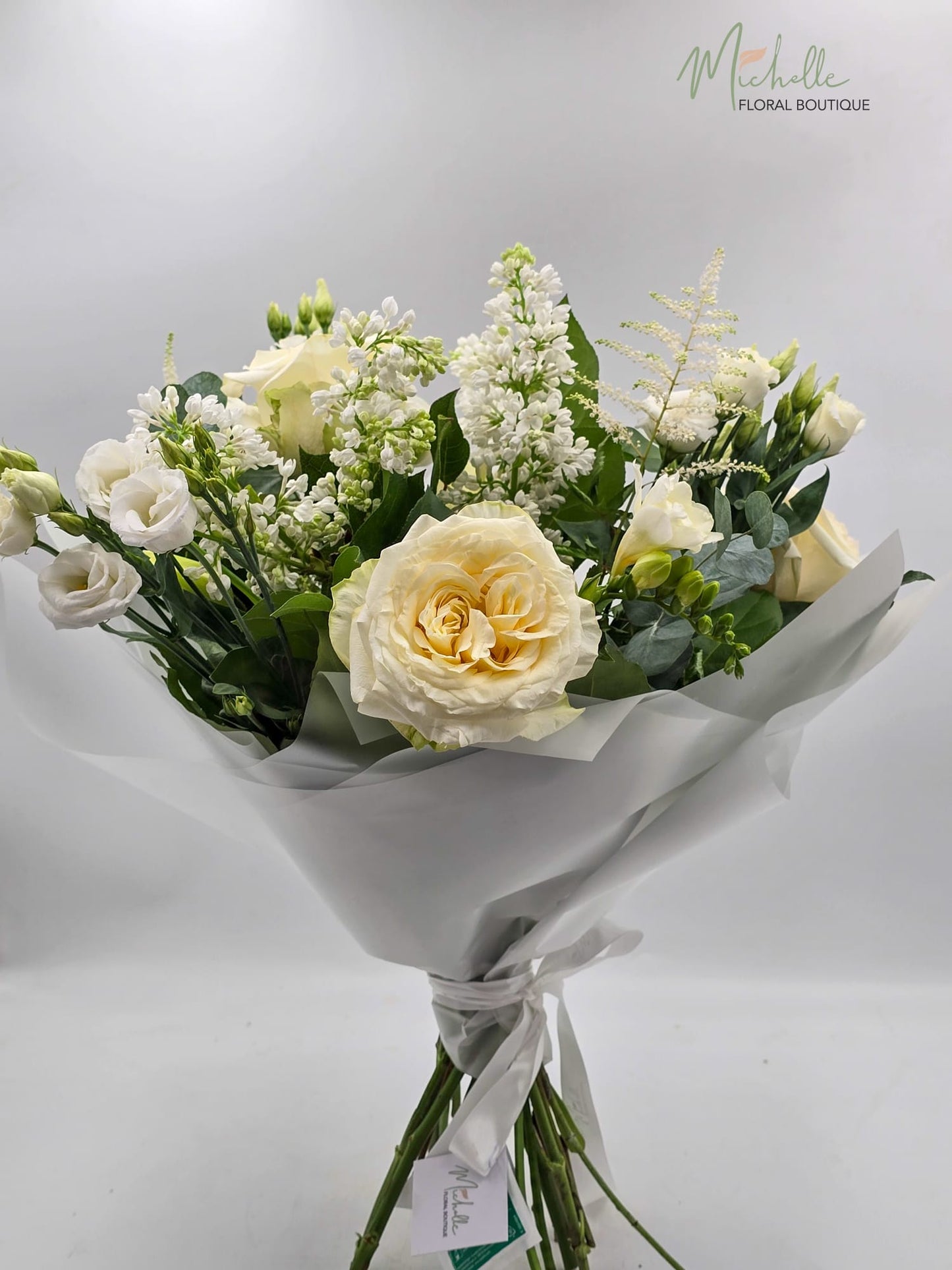 Buchet delicat cu liliac